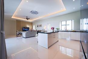 Modern 3 Bedroom Villa AS1