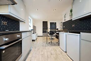 Luxury Living, Central Spot