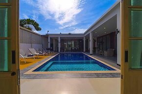 Beautiful 4-Bedroom Pool Villa BL9