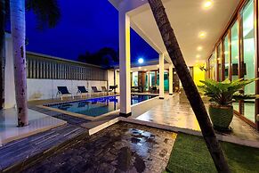 Beautiful 4-Bedroom Pool Villa BL9