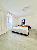 Comfortable 2BR Apt for 7 Guests