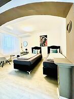 Comfortable 2BR Apt for 7 Guests