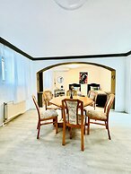 Comfortable 2BR Apt for 7 Guests