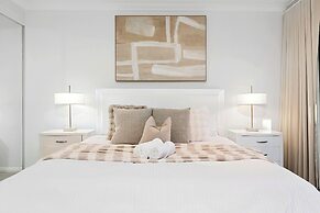 Walk to Beach Coastal Home in Coogee