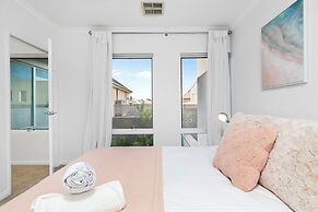 Walk to Beach Coastal Home in Coogee
