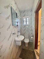 Charming 2 Bedroom House in Vibrant Ablekuma Olebu