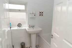 House - Sleeps 5 - Ensuite Bedrooms