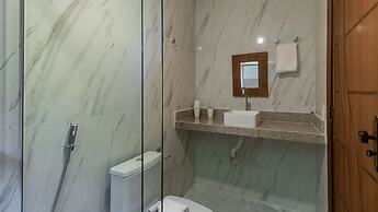 Casa Pet-friendly em Cond com Piscina e 5 Su tes