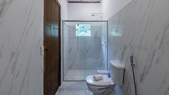 Casa Pet-friendly em Cond com Piscina e 5 Su tes