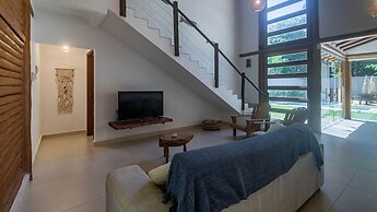 Casa Pet-friendly em Cond com Piscina e 5 Su tes