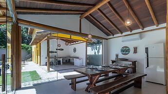 Casa Pet-friendly em Cond com Piscina e 5 Su tes