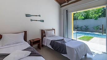 Casa Pet-friendly em Cond com Piscina e 5 Su tes