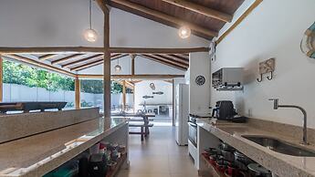 Casa Pet-friendly em Cond com Piscina e 5 Su tes