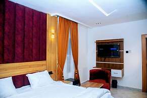 April 14 Hotel LTD