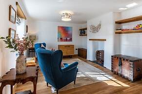 Number 1 Bossiney House