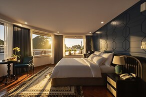 Aqua Luxury Cruise
