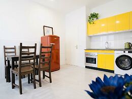 Cozy 2BR and Living Room Apt for 6