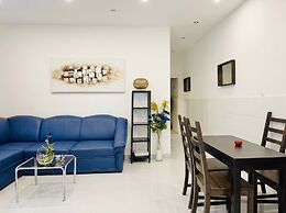 Cozy 2BR and Living Room Apt for 6