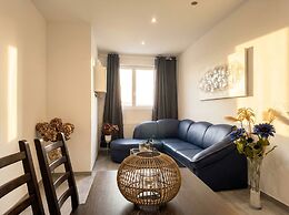 Cozy 2BR and Living Room Apt for 6