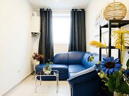 Cozy 2BR and Living Room Apt for 6