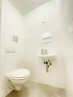 Spacious 8BR Apt with Terrace 16P