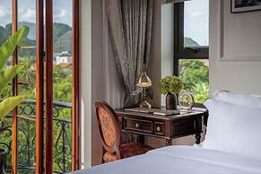 Tam Coc Mountain Sunset and Garden Hotel