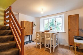 Stunning 8-Bedroom Home in Painswick