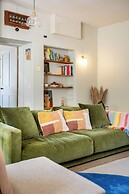 Stunning 8-Bedroom Home in Painswick