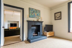 Stunning 8-Bedroom Home in Painswick