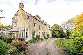Stunning 8-Bedroom Home in Painswick