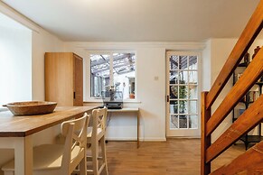 Stunning 8-Bedroom Home in Painswick
