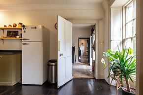 Stunning 8-Bedroom Home in Painswick