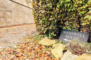 Stunning 8-Bedroom Home in Painswick