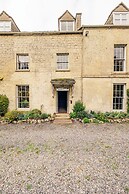 Stunning 8-Bedroom Home in Painswick