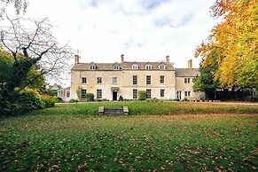 Stunning 8-Bedroom Home in Painswick