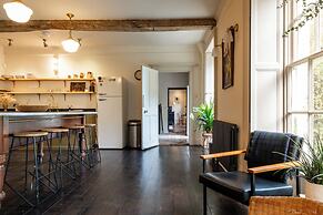 Stunning 8-Bedroom Home in Painswick