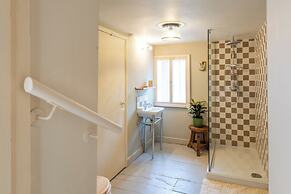 Stunning 8-Bedroom Home in Painswick