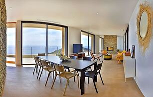 Luxurious Architect-designed Property Pool sea View
