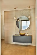Luxurious Architect-designed Property Pool sea View