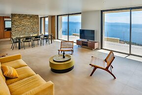 Luxurious Architect-designed Property Pool sea View