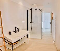 Luxurious Architect-designed Property Pool sea View