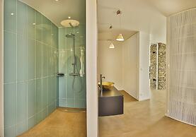 Luxurious Architect-designed Property Pool sea View