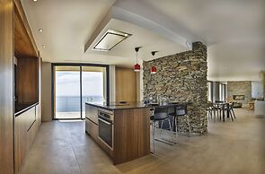 Luxurious Architect-designed Property Pool sea View