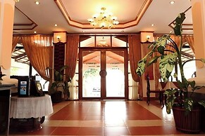 Nalinthone Residence and Cafe