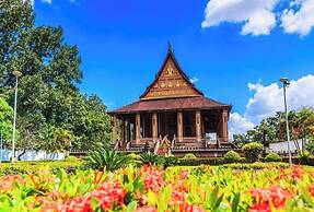 Nalinthone Residence and Cafe