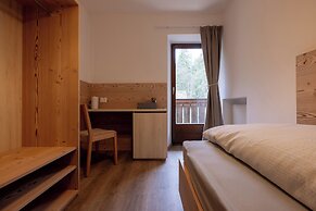 SAN PIETRO Dolomiti Small Budget Hotel