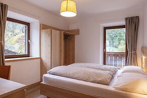 SAN PIETRO Dolomiti Small Budget Hotel