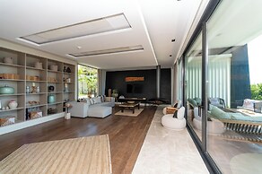Marinhill High Luxury Property
