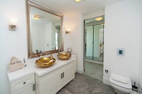 Marinhill High Luxury Property