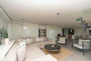 Marinhill High Luxury Property